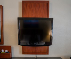 Bay Bridge Inn - Flat Screen TV